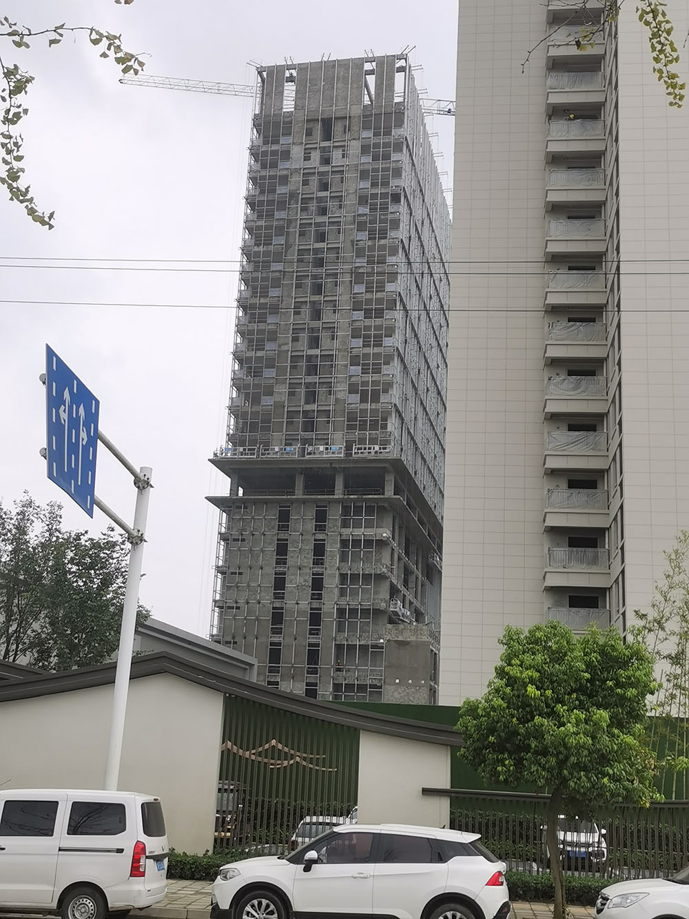 成都市中建科技園辦公樓外幕墻工程.jpg